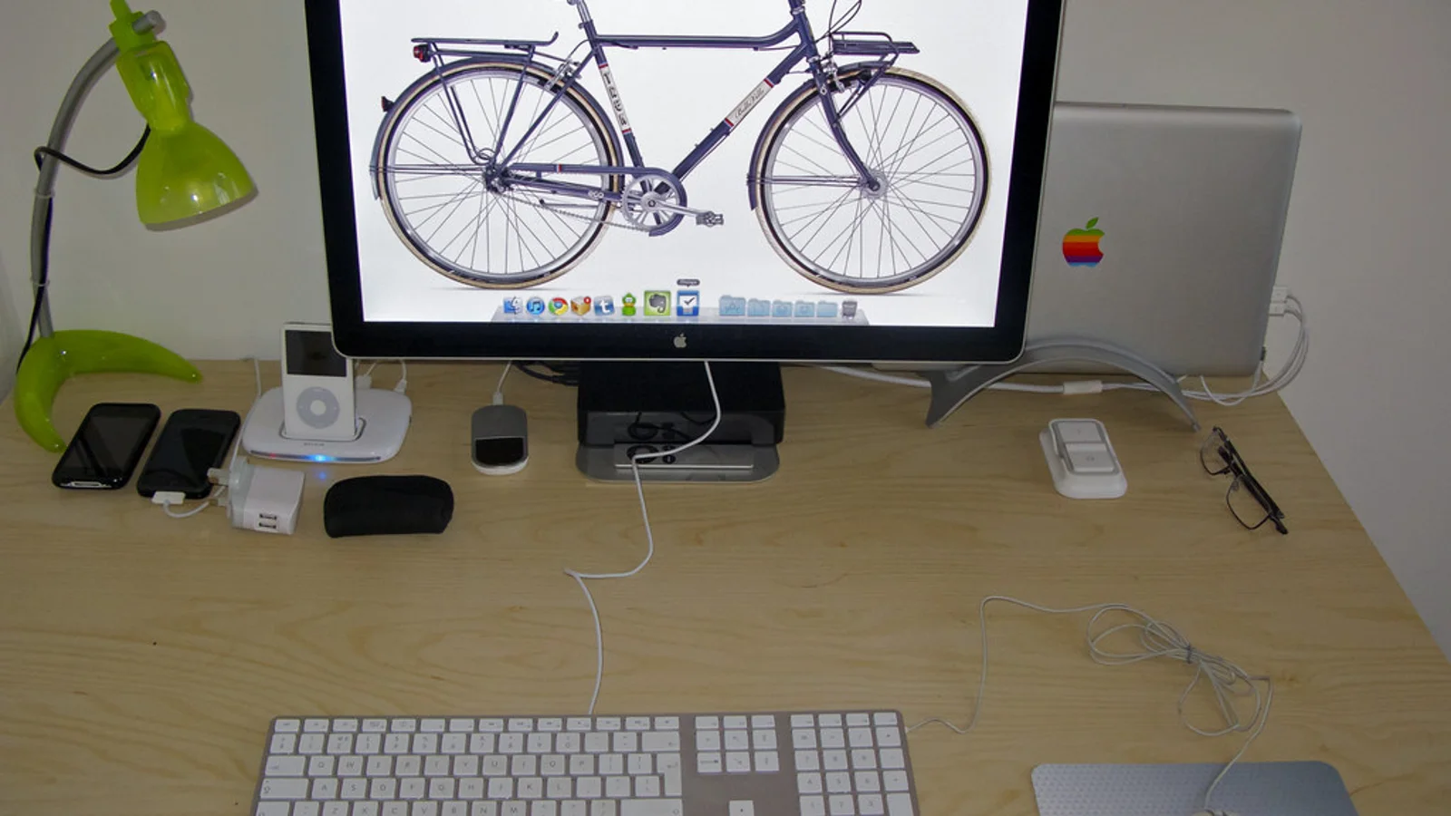 Laptop workspace scene for privacy filter planning